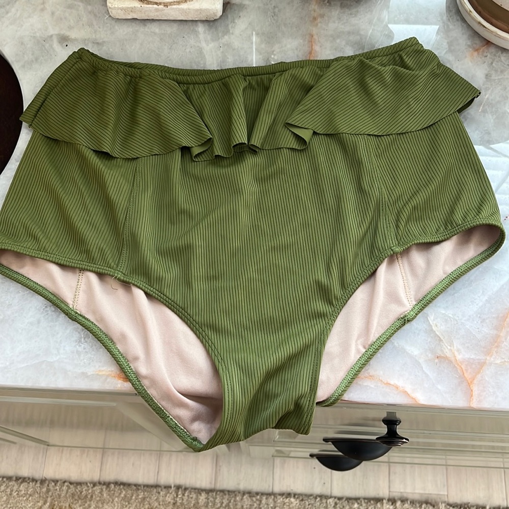 Kortni Jeane peplum bottom